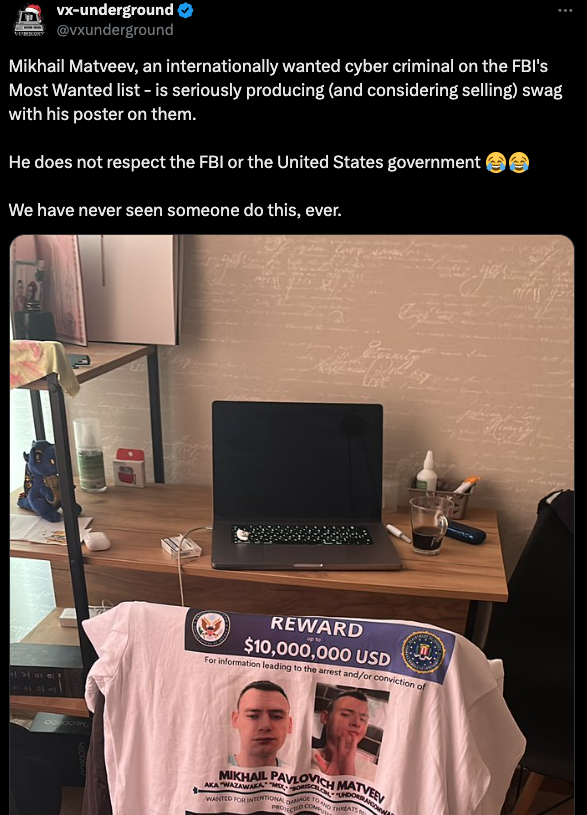 Koszulka z własnym listem gończym: Upadek Wazawaki - człowieka z listem gończym na 10 milionów dolarów